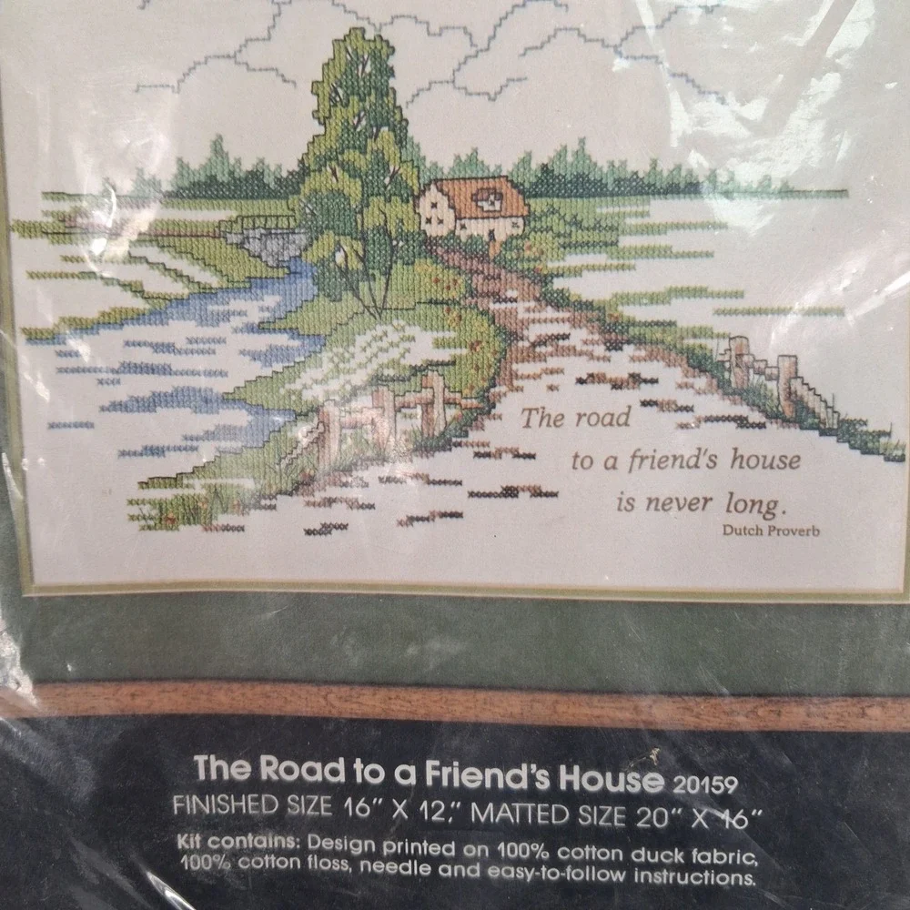 Golden Bee Stamped Cross Stitch Kit Unisex 16x12 Green Road to Friend's House